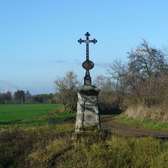 Kříž u cesty na západním okraji Nebužel
