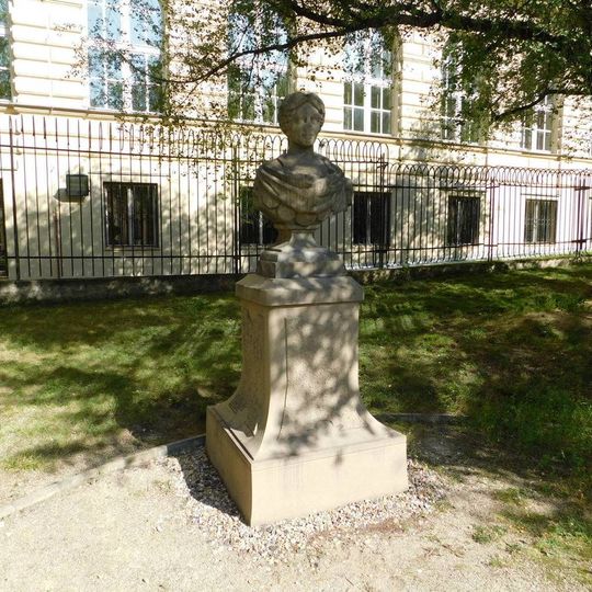 Socha imperátora za Michnovým letohrádkem v Praze