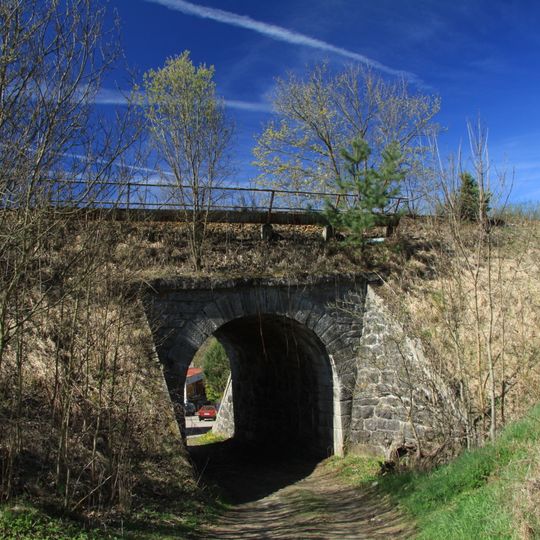 Železniční most v Nových Dobrkovicích u čp. 50