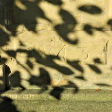 Kříž naproti domu 92 v Ladech