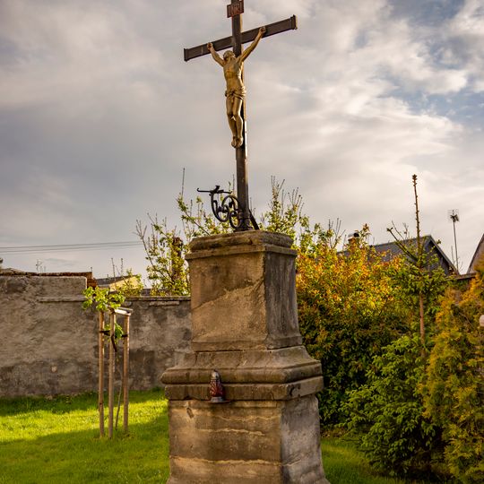 Kříž u kostela svaté Maří Magdaleny v Sobotce