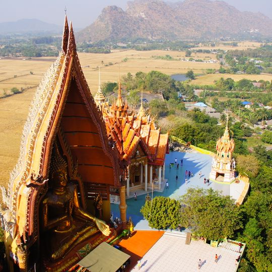 Wat Tham Suea