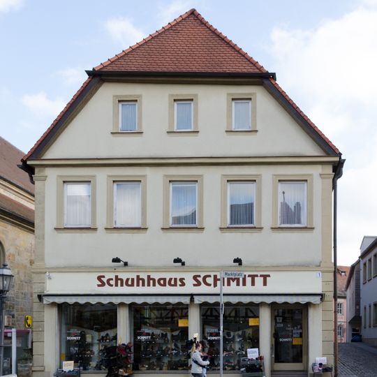 Wohn- und Geschäftshaus