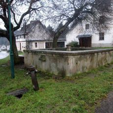 Kašna v Úterý u školy