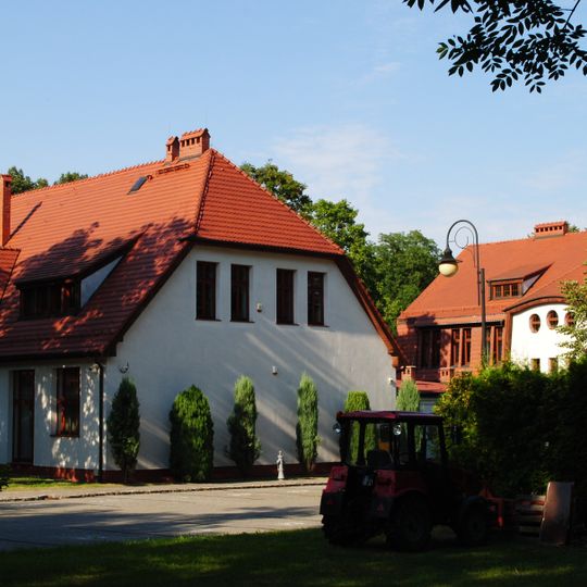 Budynek szkoły katolickiej w Katowicach-Giszowcu