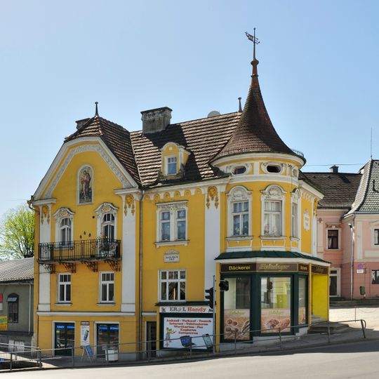 Wohn- und Geschäftshaus