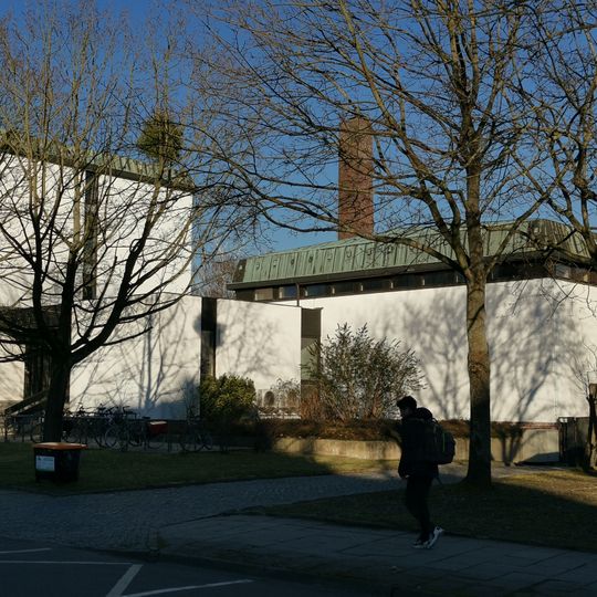 Bischöfliches Ordinariat, Käthe-Kollwitz-Ufer 84