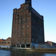 Former British Extracting Company Silo And Attached Receiving House