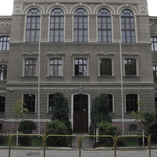 Zespół gimnazjum humanistycznego, ob. zespół szkół ponadgimnazjalnych