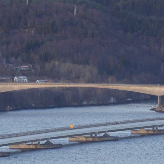 Krossnessundet Bridge