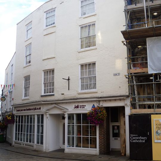 14 And 15, Sun Street