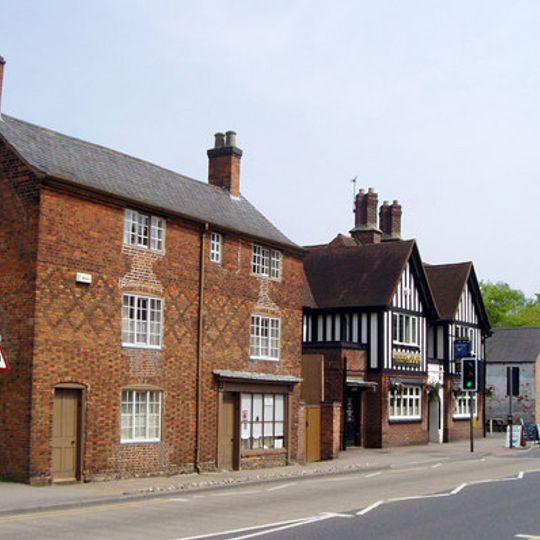 42 And 44, Bushloe End