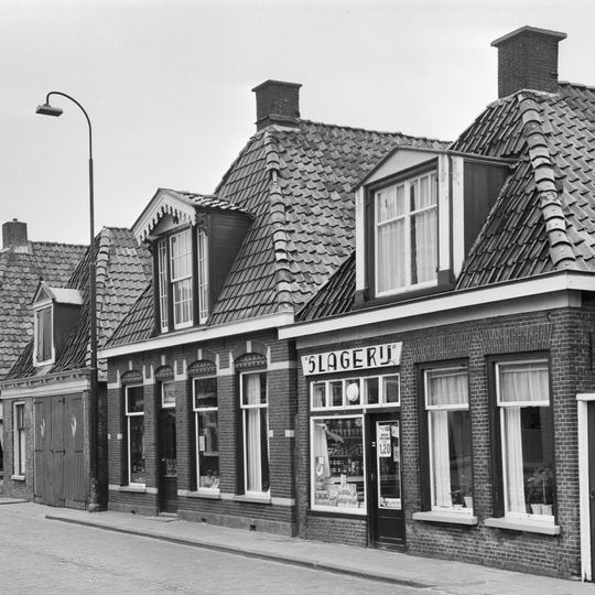 Winkel-woonhuis in Overgangsstijl
