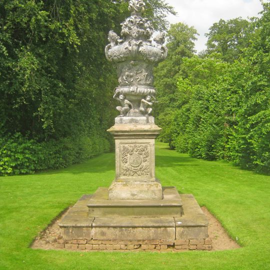 Pedestal And Four Seasons Vase In Melbourne Hall Gardens