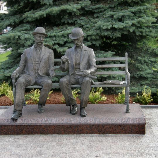 Ławeczka Jana i Stanisława Cetnarskich w Łańcucie