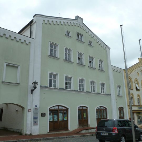 Ehemaliges Rathaus- und Bankgebäude