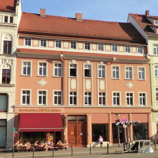 Wohnhaus mit Läden in geschlossener Bebauung und östliches Hintergebäude Obermarkt 3