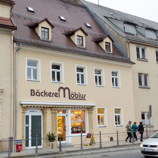 Wohnhaus mit Bäckerei in geschlossener Bebauung Markt 3