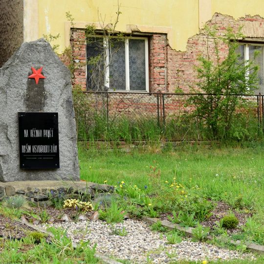 Pomník osvobození na návsi v Bílencích