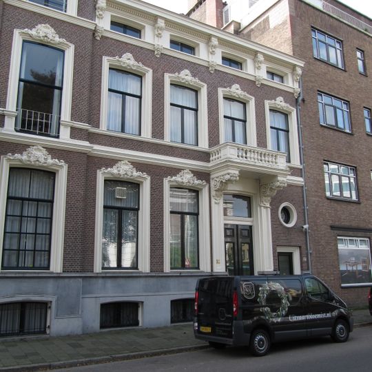 Herenhuis, gebouwd door de aannemer-architecten Bernhard Kuhnel en Johann Diedrich Meiners in eclectische bouwstijl