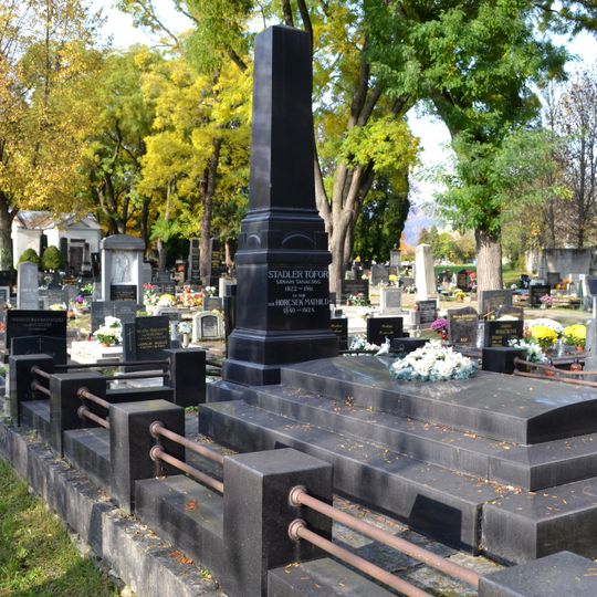 Cintorín ev. a. v. , hrob s náhrobkom