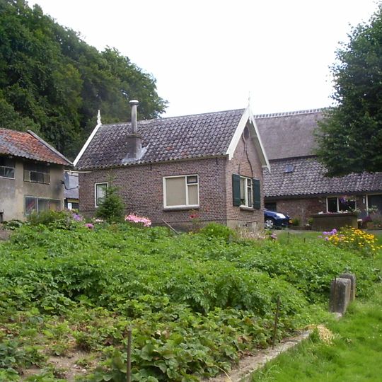 Mariëndaal: bakhuisje met waterpomp