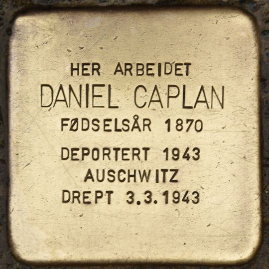 Stolperstein en memoria de Daniel Caplan