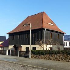 Wohnhaus mit angebautem Nebengebäude und Einfriedung Markt 6