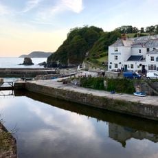 The Pier House Hotel, Harbourside Inn And Attached Outbuildings
