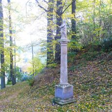 Mariánský sloup u cesty ke hřbitovu v Markvarticích