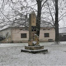 Pomník padlým v 1. světové válce na návsi v Hrubém Jeseníku