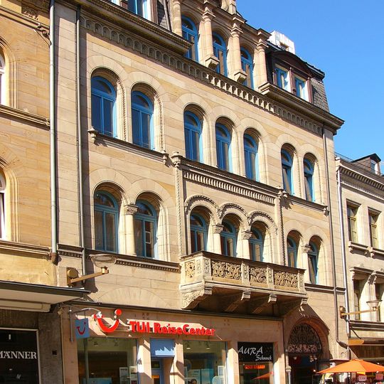 Wohn- und Geschäftshaus