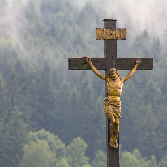 Centrální kříž na hřbitově v Horní Chřibské