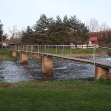 Lávka přes Jihlavu u jezu v Poušově