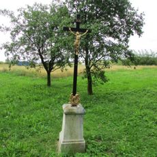 Kříž v jižní části Zachotína za stodolami