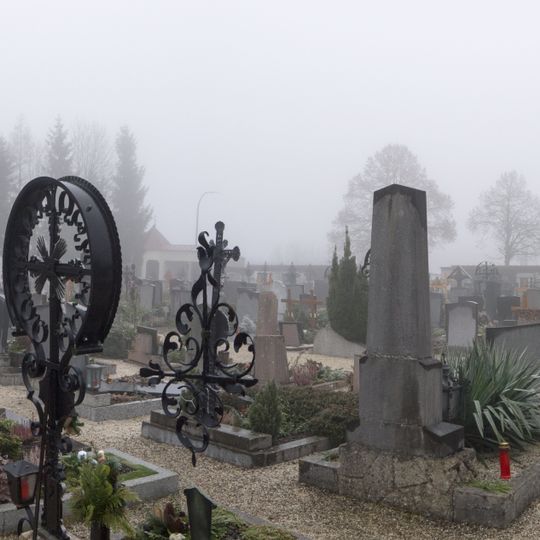 Friedhof mit zwei Friedhofskapellen