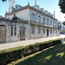 Palacete de António José Gomes, incluindo o jardim, instalações para animais, cocheira e garagem