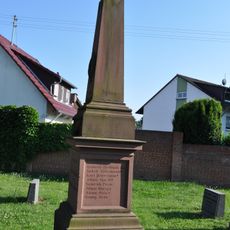 Alter Friedhof, Veteranengrabsteine und Kriegerdenkmal