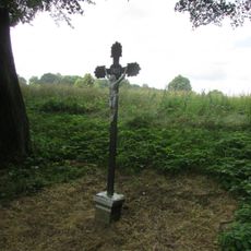 Kříž na západním okraji parku v Lukavci