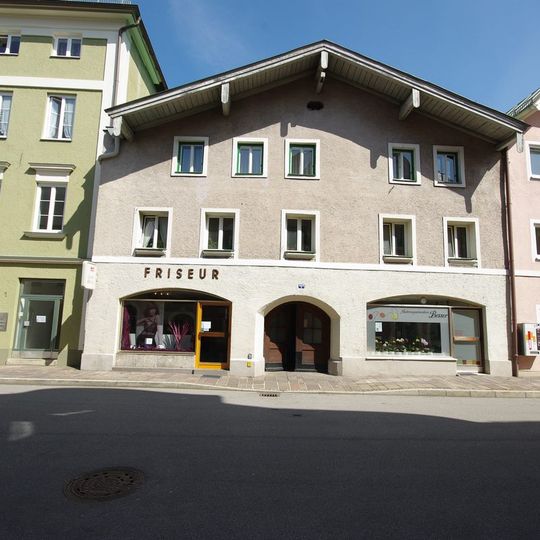 Wohn- und Geschäftshaus