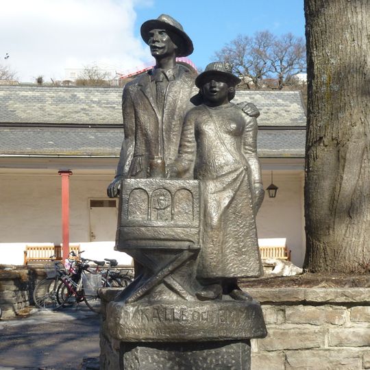 Djurgårds-Kalle och hans Emma staty