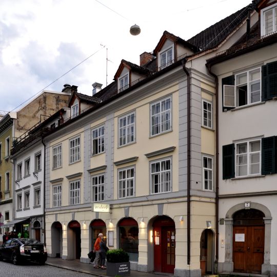 Wohn- und Geschäftshaus