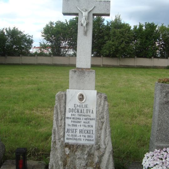 Pomník E. Topinkové - Dočkalové