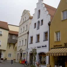 Wohn- und Geschäftshaus