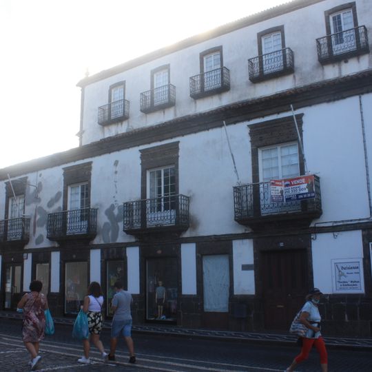 Prédio na Rua Marquês da Praia e Monforte, 12-36