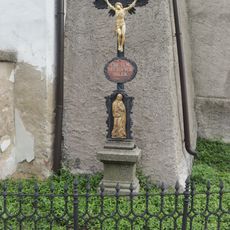 Kříž u kostela sv. Gotharda v Budišově