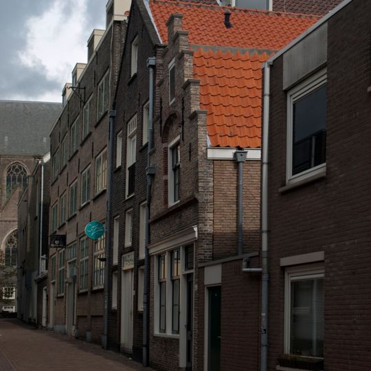 Pand met Dordts trapgeveltje ter breedte van een venster