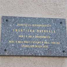 Pamětní deska Františkovi Navrkalovi v Bransouzích