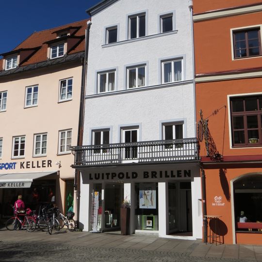 Wohn- und Geschäftshaus