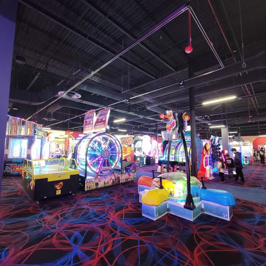 Round1 Bowling & Arcade Fox Valley Mall